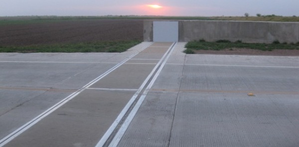 FloodBreak Roadway Gate_IBWC-Hidalgo_sunrise