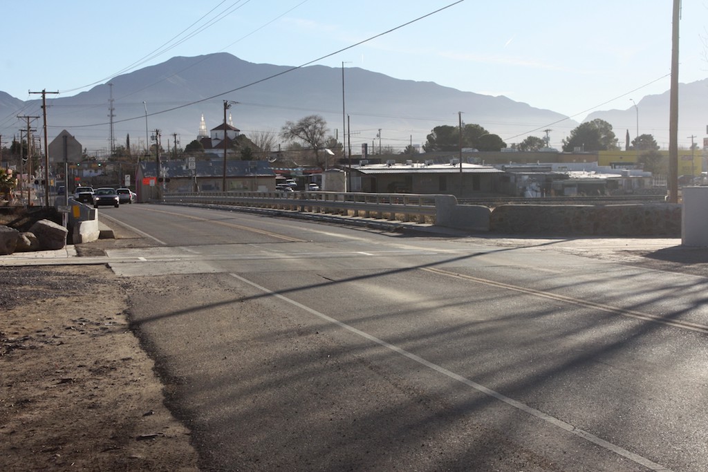 IBWC Roadway Gate with local traffic smfile