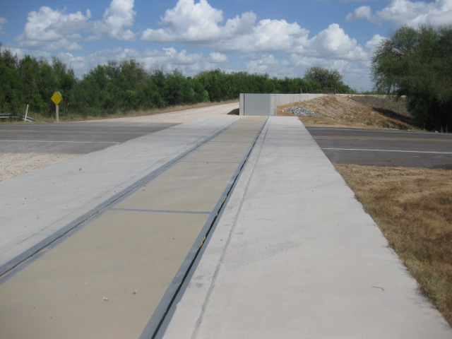 Roadway Gate_Levee_Mission TX_IBWC_Side View_smfile