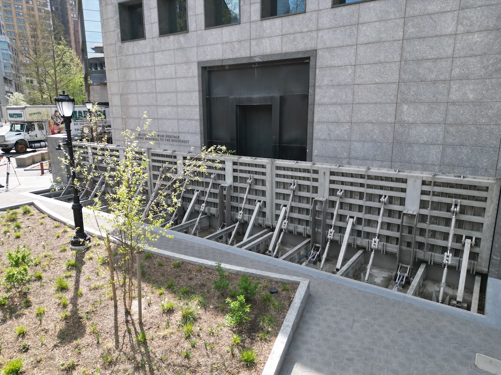 Automatic Flip-up floodgate protcts Mueseum of Jewish Heritage in NYC