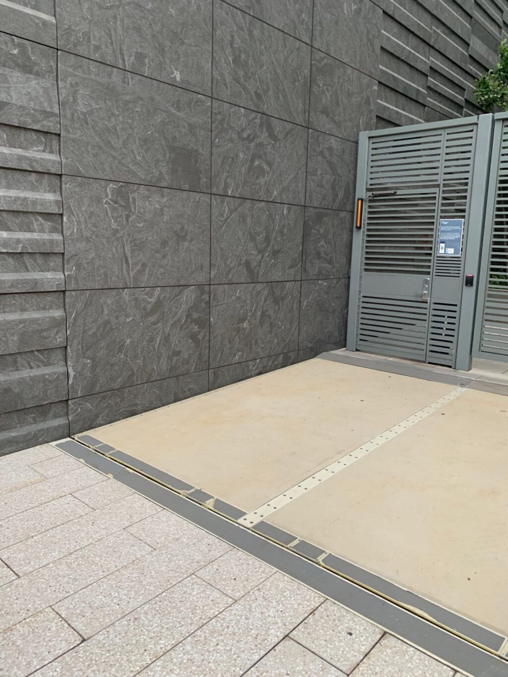 Architectural Treatments - NYU Smilow - wiper wall